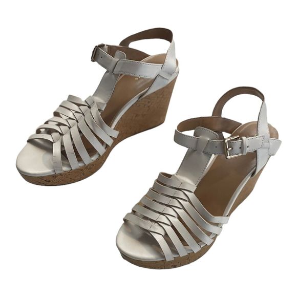 Liz Claiborne Shoes - Liz Claiborne Wedge Sandals 8M White Faux Leather 3.5” Block Heels Clean EUC